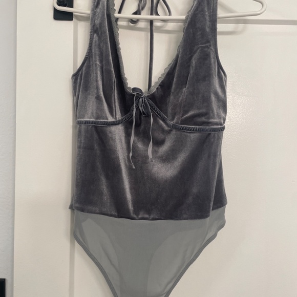 Lulus Dreamy Chicness Dark Grey Velvet Sleeveless Bodysuit - Size L - Picture 2 of 5